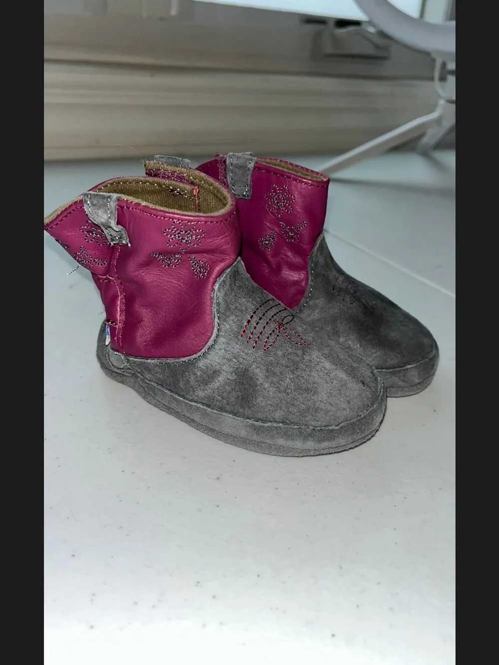 Robeez soft sole leather cowgirl boots size 6-12 months